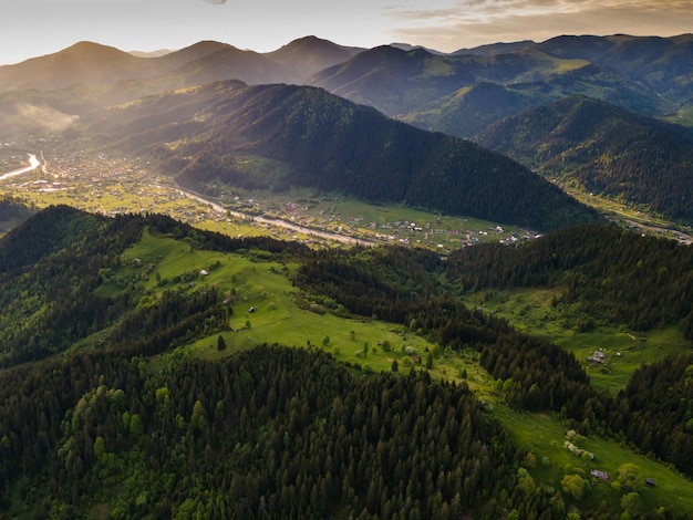 Aldeia de montanha de uma altura