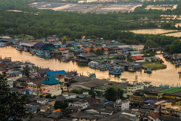 Foto aldeia de pescadores, chumphon tailândia