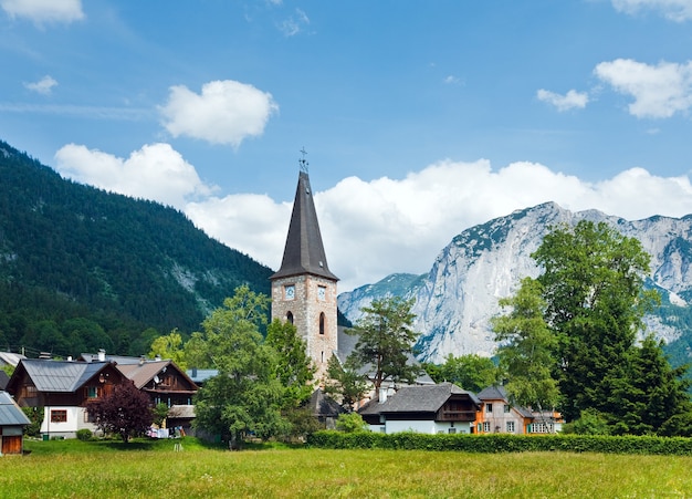 Aldeia e vista tranquila nas montanhas dos Alpes, Altausseer, Áustria