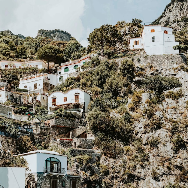 Aldeia nas colinas da costa amalfitana, itália