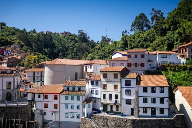 Aldeia piscatória de Cudillero nas Astúrias Espanha