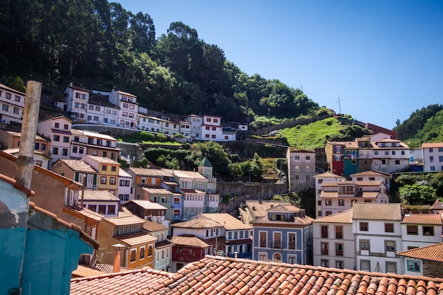 Aldeia piscatória de Cudillero nas Astúrias Espanha