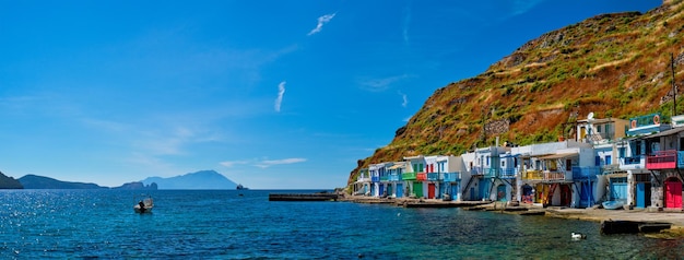 Aldeia piscatória grega klima na ilha de milos na grécia