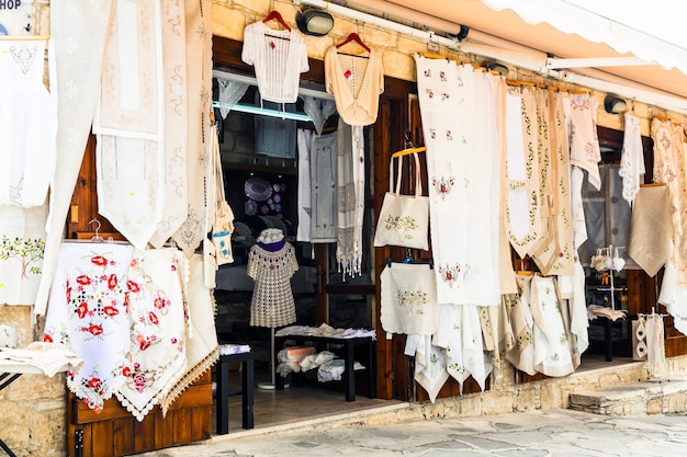 Aldeias tradicionais de chipre com oficinas de renda