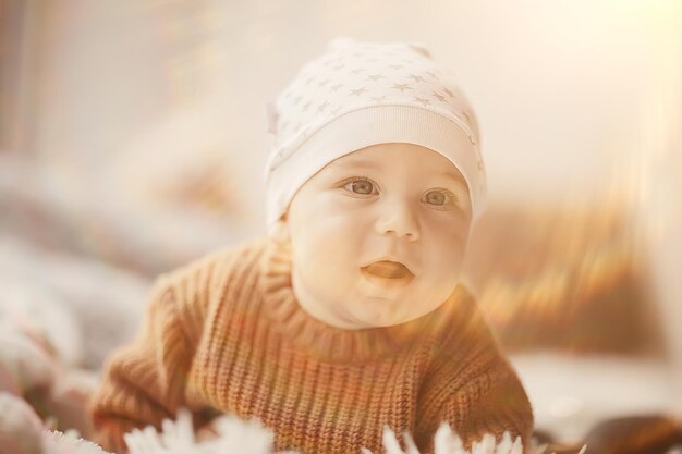 alegre bebê saudável sorrindo/retrato de uma criança pequena, menino filho pequeno alegre saúde