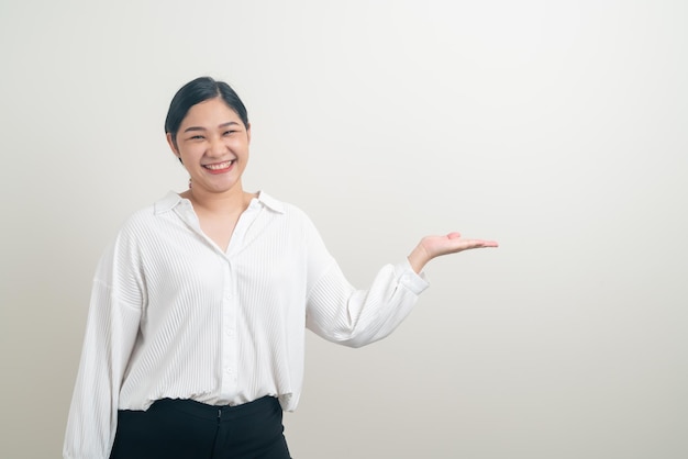 alegre mano personas copia en blanco espacio asia