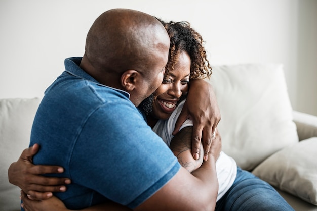 Una alegre pareja negra