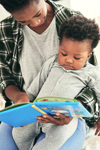 La alegría que trae un recién nacido no se puede igualar Foto de un adorable bebé en casa