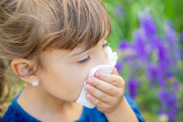 Alergia sazonal em uma criança. coryza