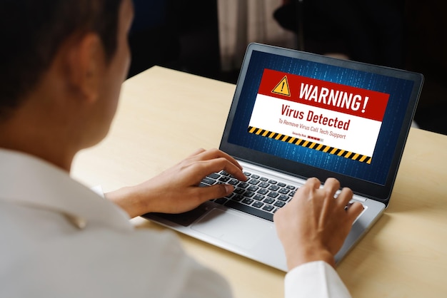 Foto alerta de advertencia de virus en la pantalla de la computadora detectada una amenaza cibernética moderna