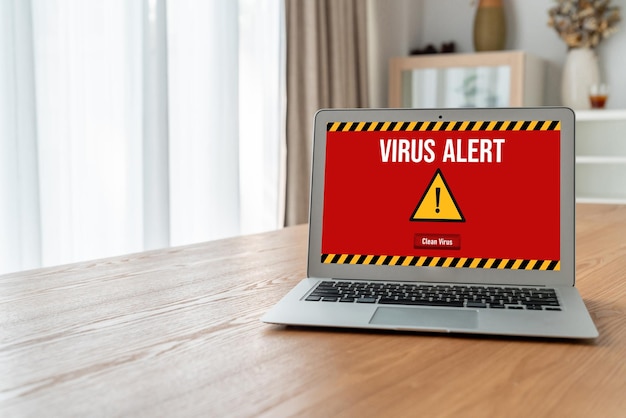 Alerta de advertencia de virus en la pantalla de la computadora detectó una amenaza cibernética moderna