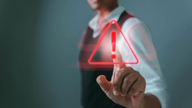 Alerta de alerta de sistema hackeado ataque cibernético virus de red spyware estafa o software malicioso Seguridad cibernética y cibercrimen Información comprometida en Internet