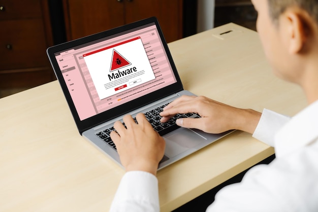 Alerta de malware de ataque cibernético muestra la pantalla de la computadora muestra la amenaza detectada perfectamente