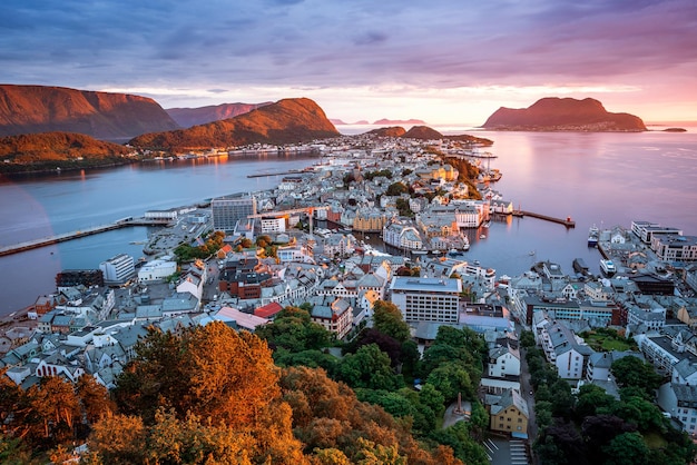 Alesund die Touristenstadt Norwegens