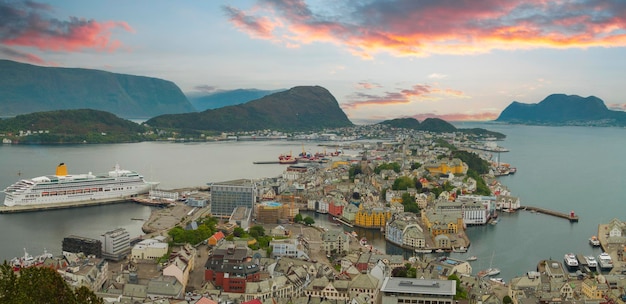 Alesund es una ciudad en Noruega