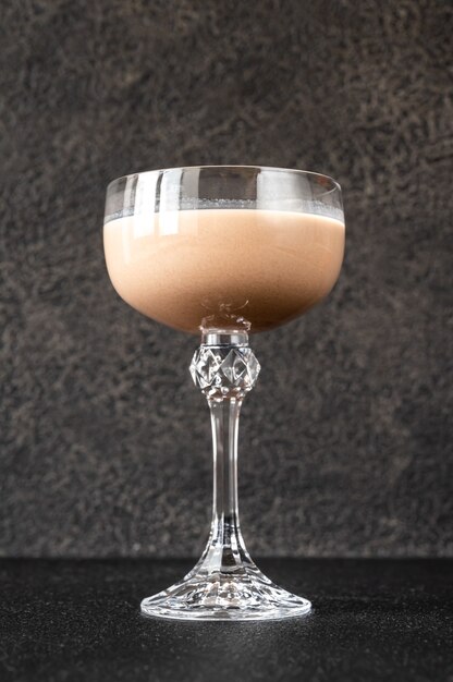 Alexander Cocktail aus Cognac, Sahne und Crème de Cacao