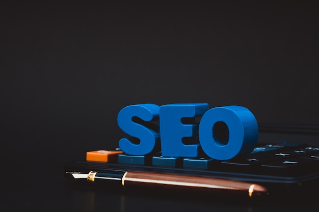 Foto alfabeto de texto seo para o conceito de search engine optimization