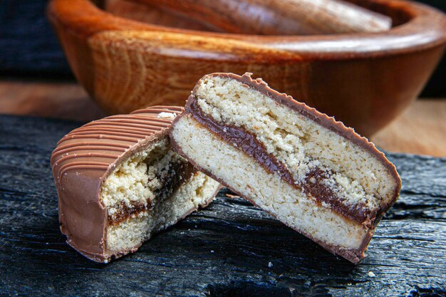 Alfajor relleno de chocolate