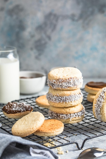 Alfajores: biscoitos tradicionais peruanos recheados com caramelo