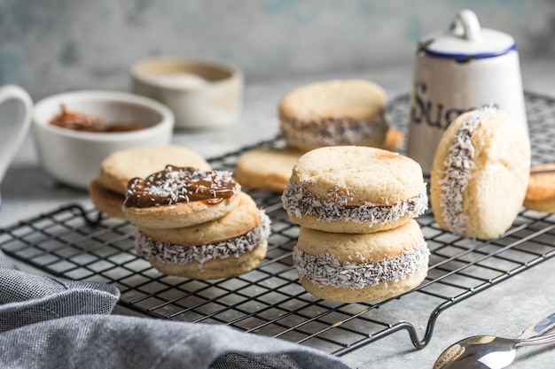 Alfajores: Traditionelle peruanische Kekse gefüllt mit Karamell