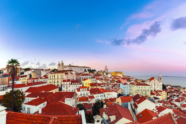 Alfama bei Nacht, Lissabon, Portugal