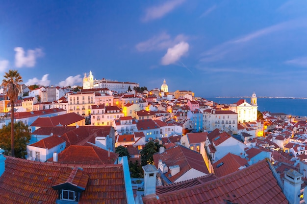 Alfama bei Nacht, Lissabon, Portugal