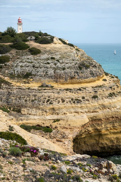 Alfanzina-Leuchtturm in der Algarve-Region