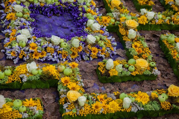 alfombra floral de tonos amarillos y azules fondo floral