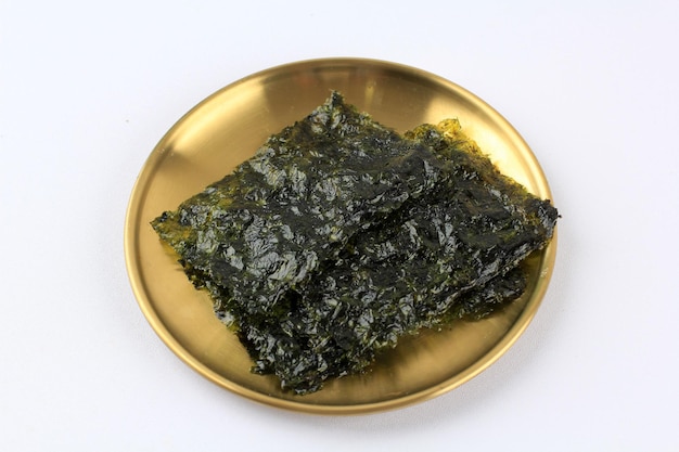 Alga Nori Laver asada en plato dorado