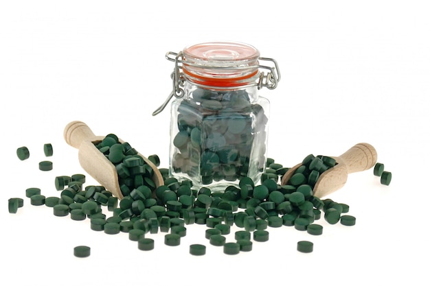 Algas spirulina. algas em comprimidos. Suplementos alimentares para um estilo de vida saudável