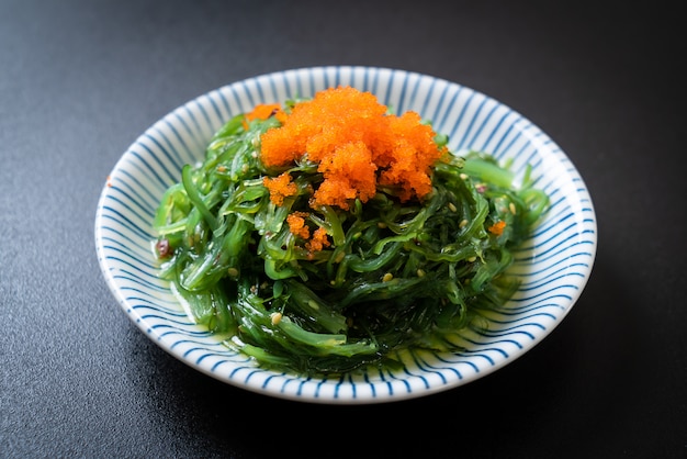 Algensalat mit Garneleneiern - japanische Art