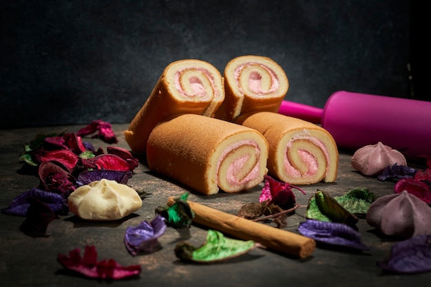 Alguns biscoitos prontos para comer em dia de festa