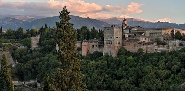 La alhambra de granada conjunto monumental nazarí