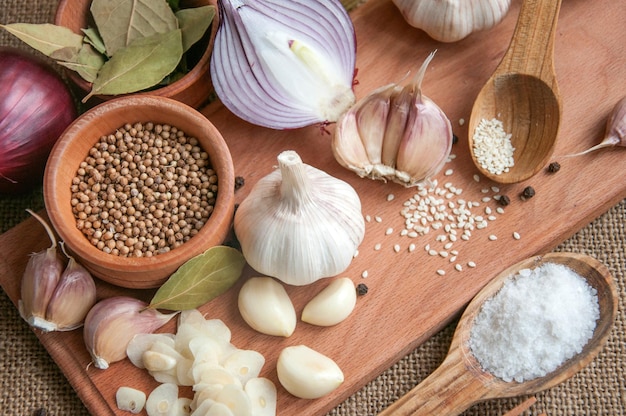 Foto alho cebola folha de louro e coentros e