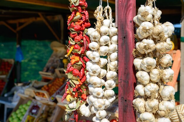 Alho e pimenta no mercado