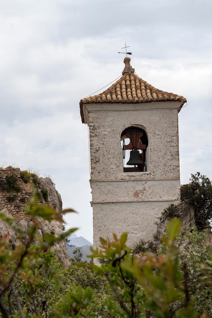 Alicante es una ciudad y municipio de españa capital de provincia en la comunidad valenciana