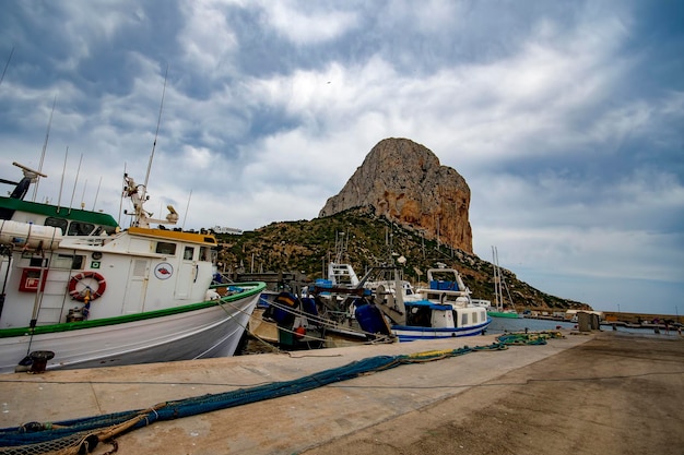 Alicante es una ciudad y municipio de españa capital de provincia en la comunidad valenciana