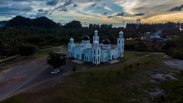 Alikhlas leupung Grande Mesquita Aceh Besar Distrito Aceh Indonésia