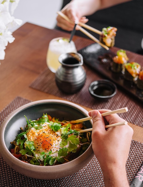 Alimentação asiática ramen vista de cima
