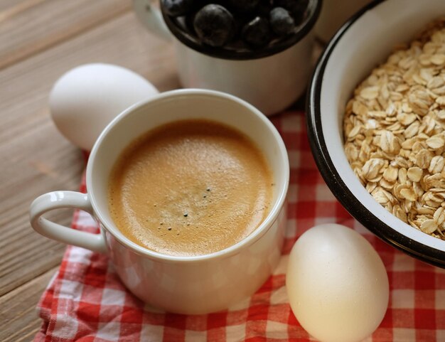 Alimentação saudável e conceito de dieta farinha de aveia leite de ovo cozido fres