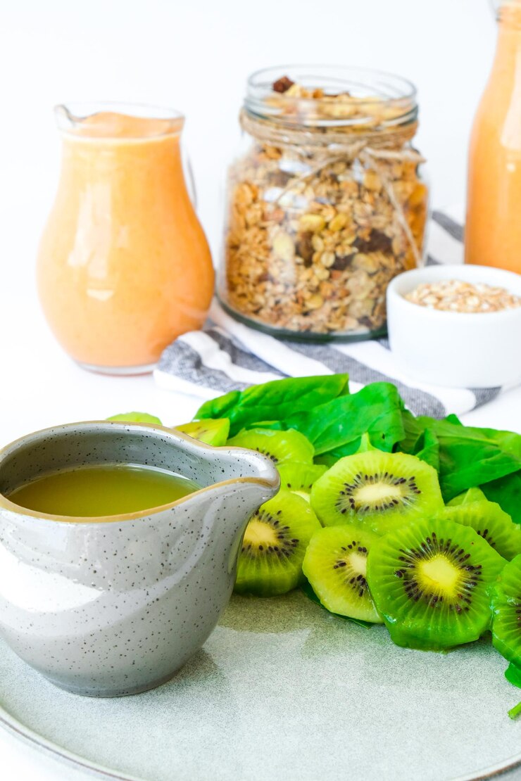 Foto alimentação saudável maçã verde kiwi espinafre smoothies verdes dieta emagrecimento perda de peso e refeição