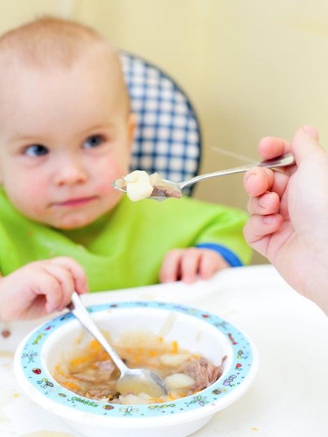 Foto alimentación con cuchara