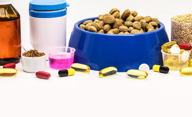 Alimento para mascotas alimento para peces aplist alimento para perros o gatos con medicamentos y complementos alimenticios a base de zinc u omega 3 atención veterinaria