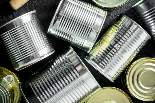 Foto alimentos enlatados em latas fechadas