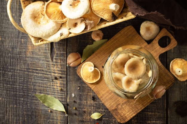 Alimentos fermentados Preservação de cogumelos Conservação doméstica de produtos com cogumelos em conserva