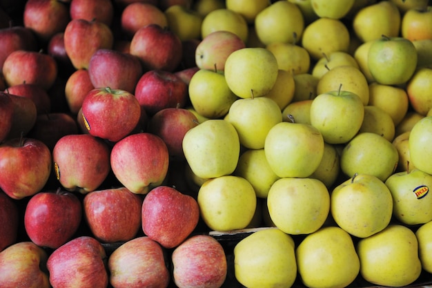 alimentos orgánicos frescos y saludables frutas y verduras en el mercado