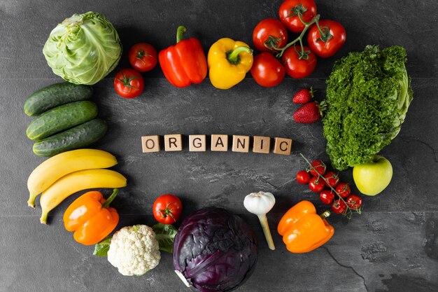 Alimentos orgánicos Verduras y frutas frescas Vista superior Espacio de copia libre