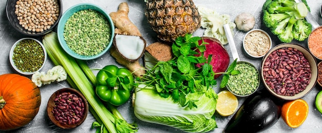 Alimentos orgánicos Verduras maduras con legumbres