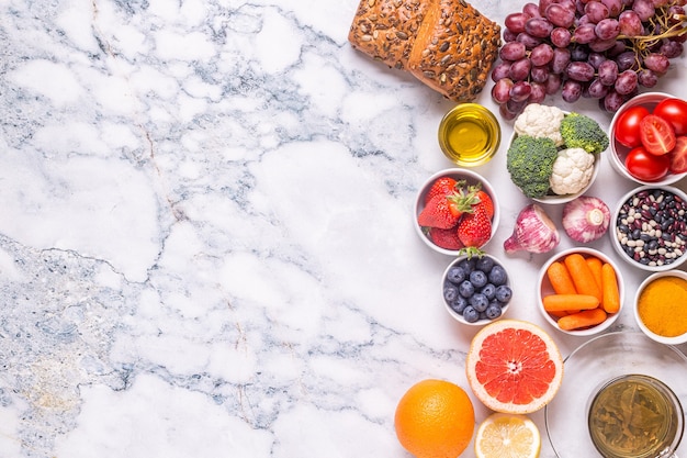 Alimentos que podem diminuir o risco de câncer, vista de cima.