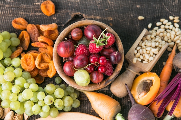 Alimentos saudáveis como fonte de vitamina K, fibra dietética e outros minerais naturais